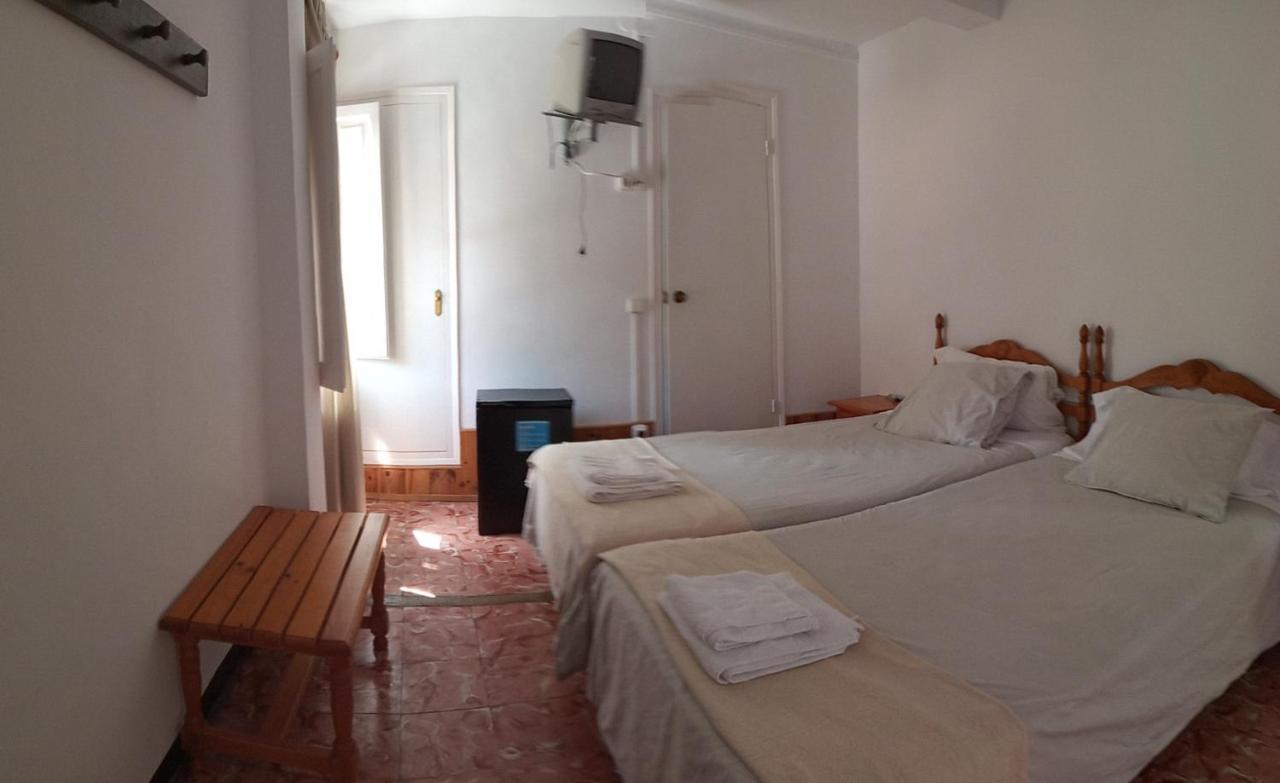 Hostal Fonda Cerdanya Ла Побла де Лилет Екстериор снимка